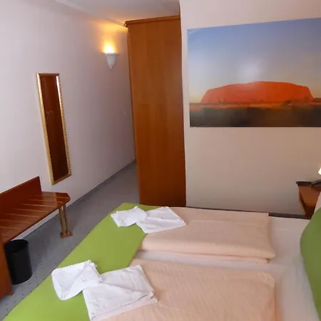 Comfort Frankfurt Airport 3*