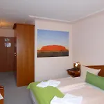 Comfort Frankfurt Airport Hotell 3*